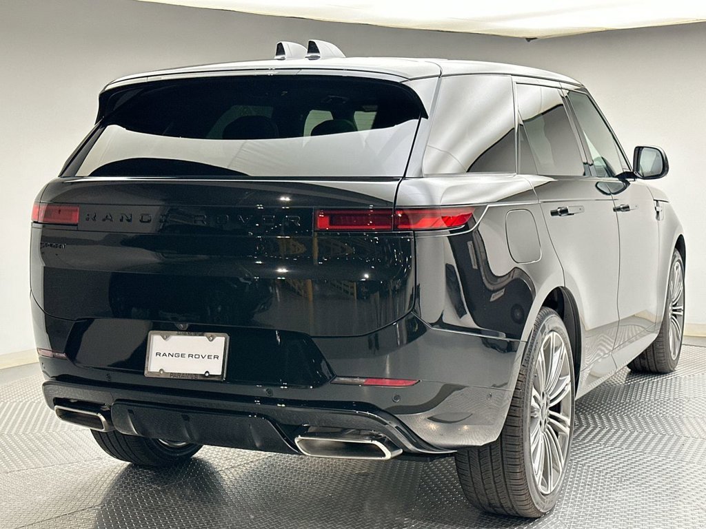New 2027 Santorini Black Land Rover Dynamic SE image 3