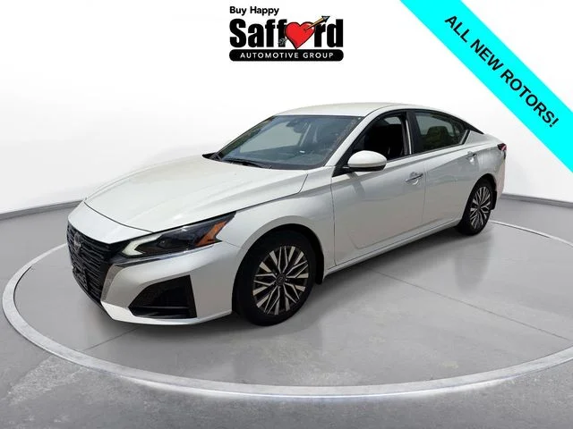 Used 2023 White Nissan 2.5 SV image 1