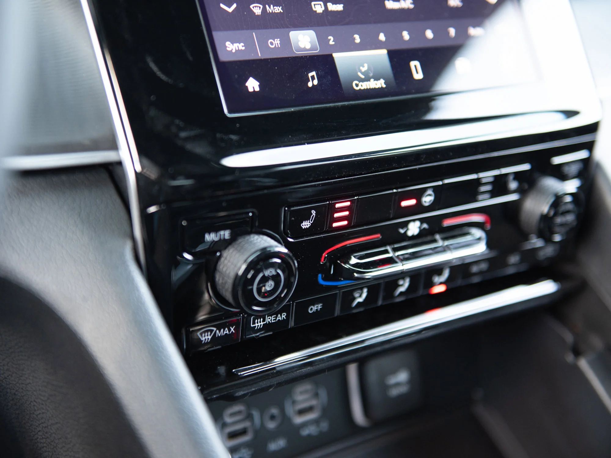 New 2025 Red Jeep Altitude* 4x4, Heated Leather, Wireless Charging Pad, Remote Start image 19