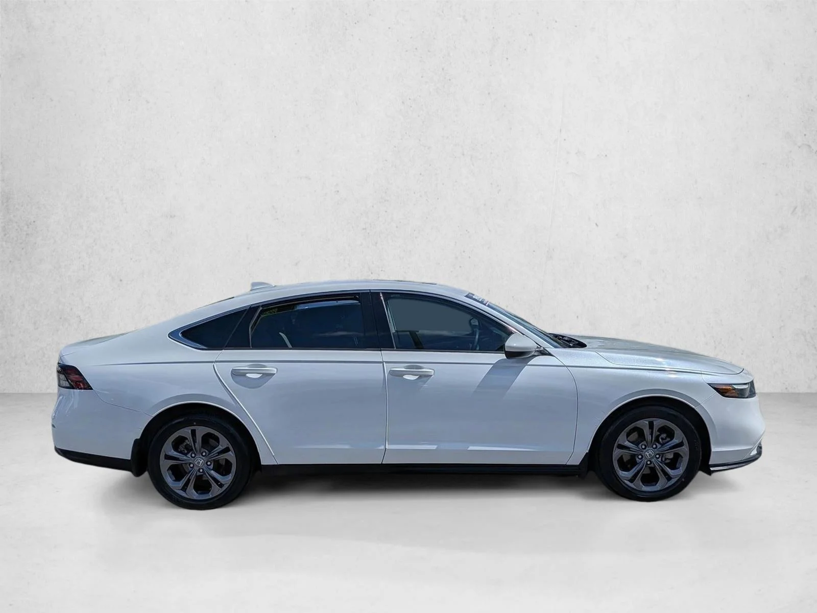 Used 2023 Platinum White Pearl Honda EX image 4