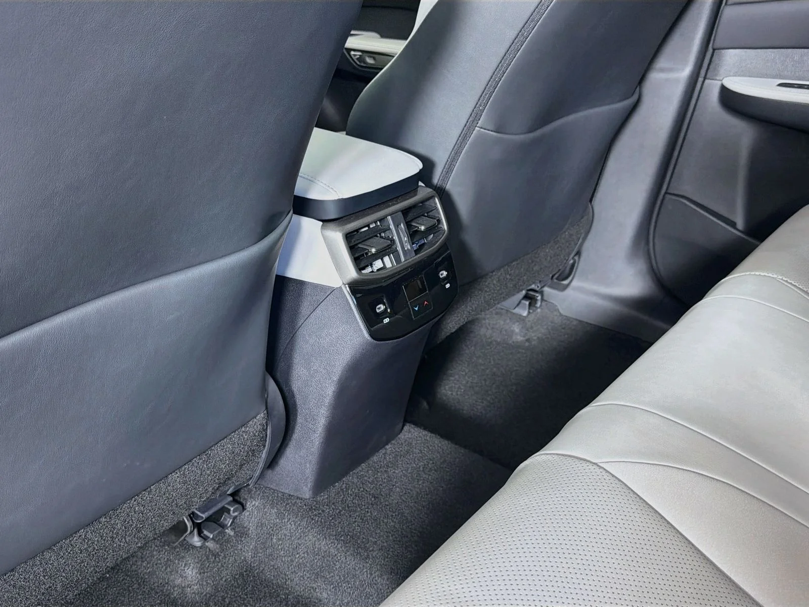 Used 2025 White Pearl Lexus 350h Premium image 28