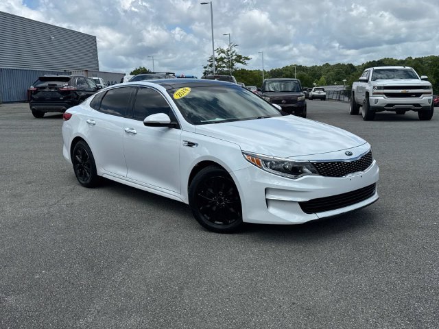 Used 2018 White Kia EX image 2