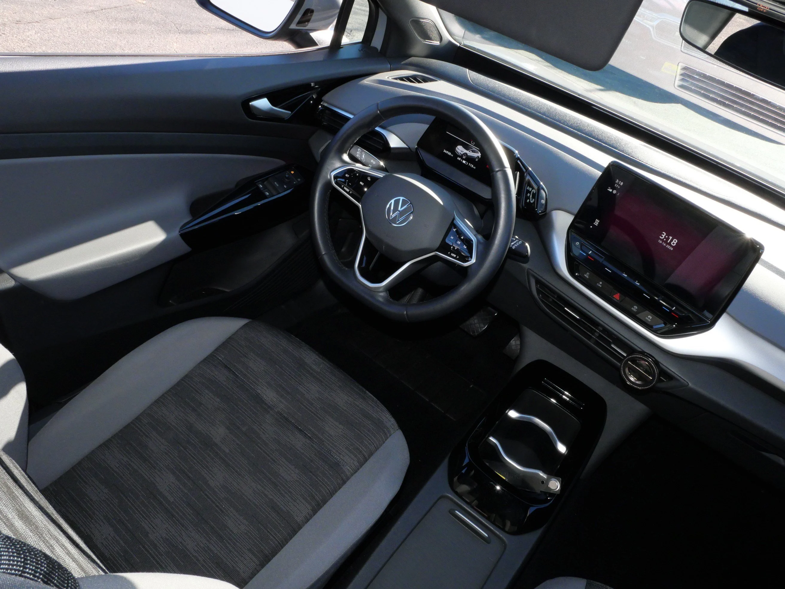 Certified 2022 Volkswagen ID.4 PRO with VIN WVGJNPE25NP072220 for sale in St. Louis Park, MN