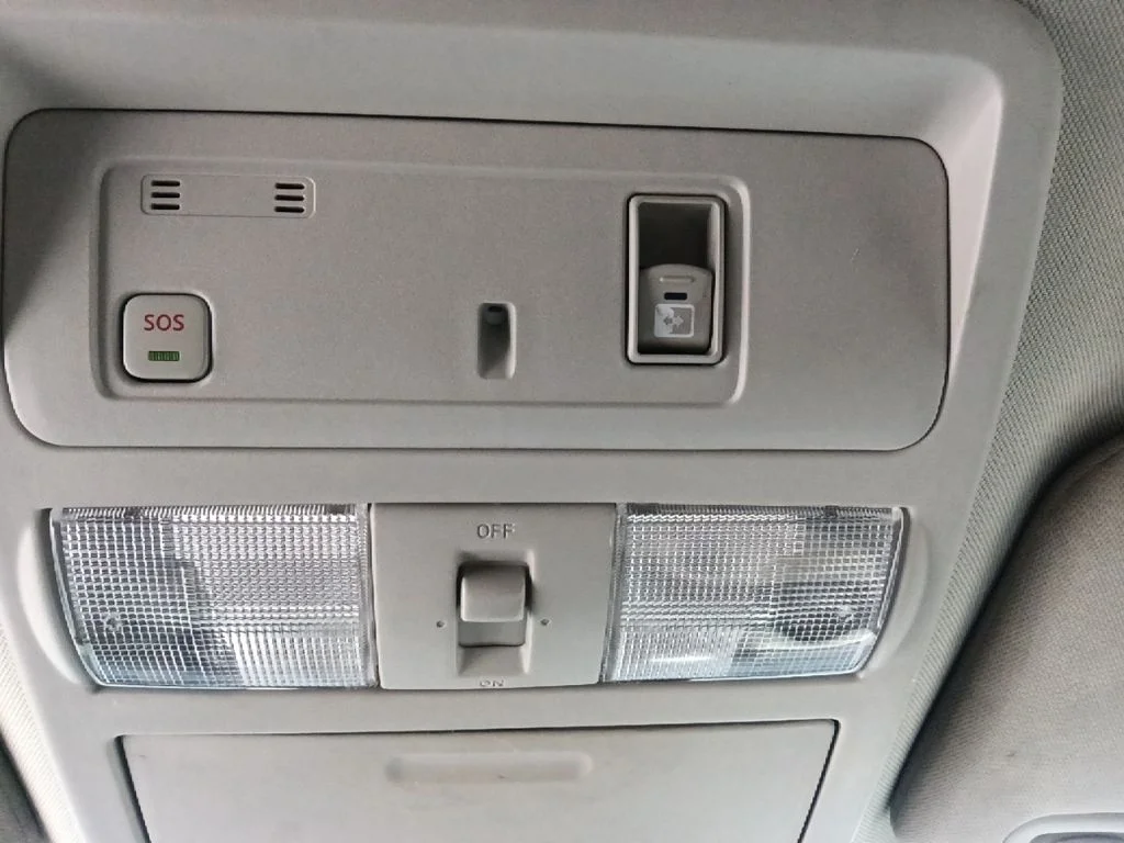 Used 2021 White Nissan SV image 26