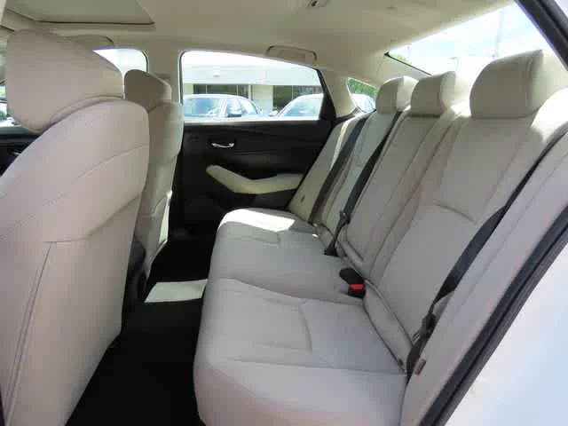 Certified Used 2023 Platinum White Pearl Honda  image 11