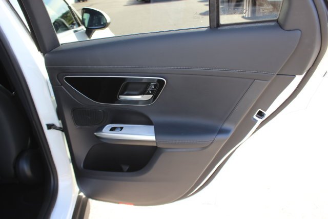 Used 2025 White Mercedes-Benz GLC 300 image 31