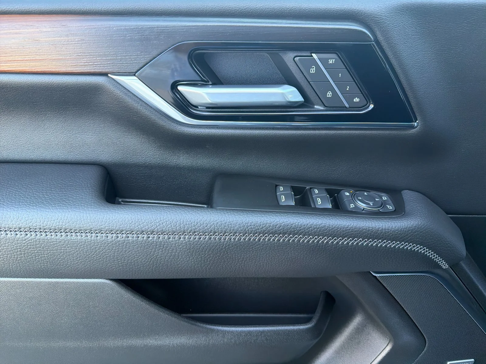 2026 GMC Yukon XL Denali - Photo 10