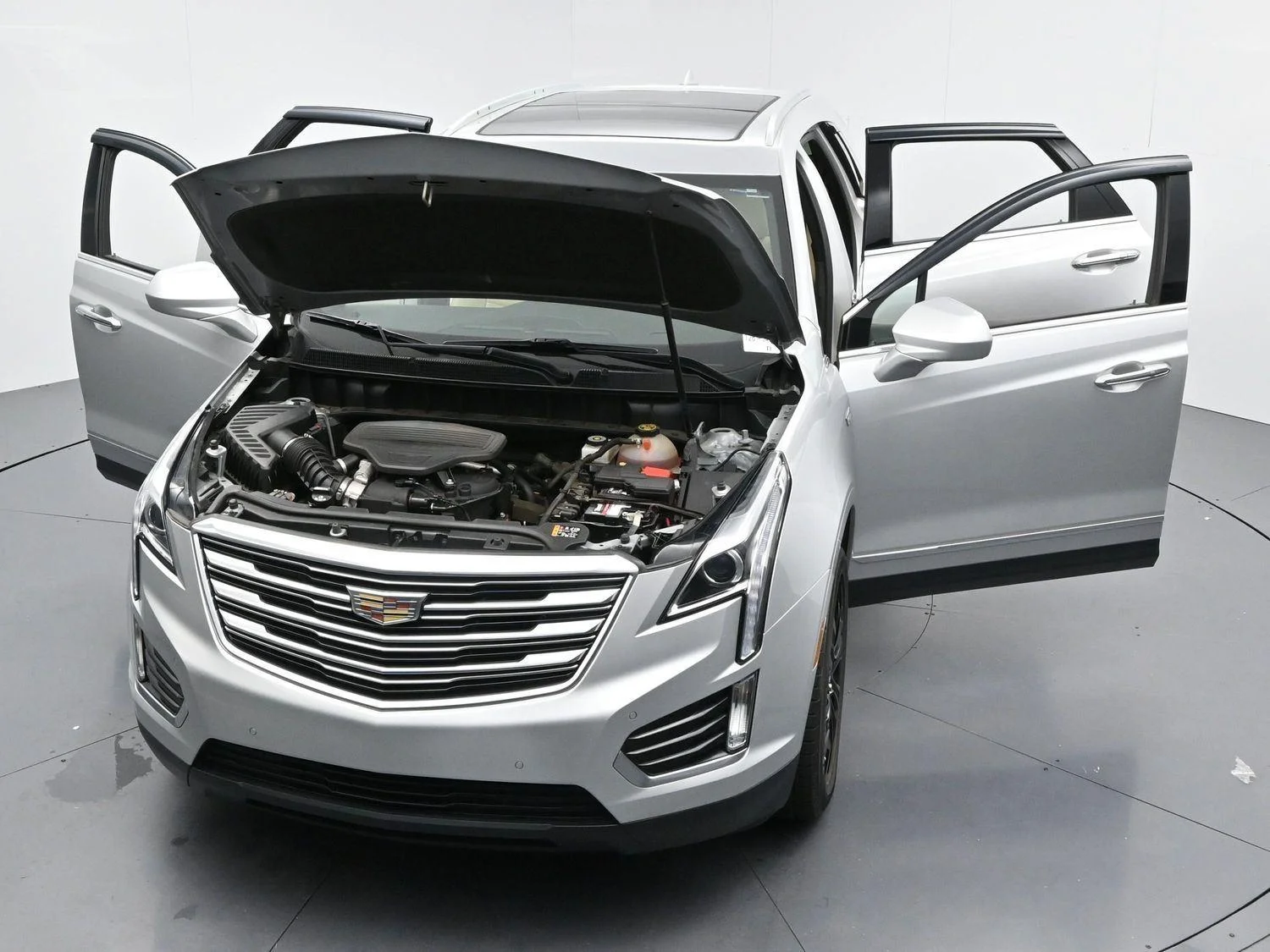 Used 2019 RADIANT SILVER METALLIC Cadillac Luxury FWD image 43
