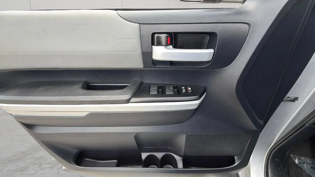 Used 2014  Toyota LTD image 26