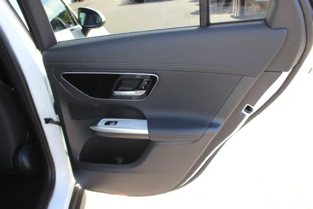 Used 2025 White Mercedes-Benz GLC 300 image 31