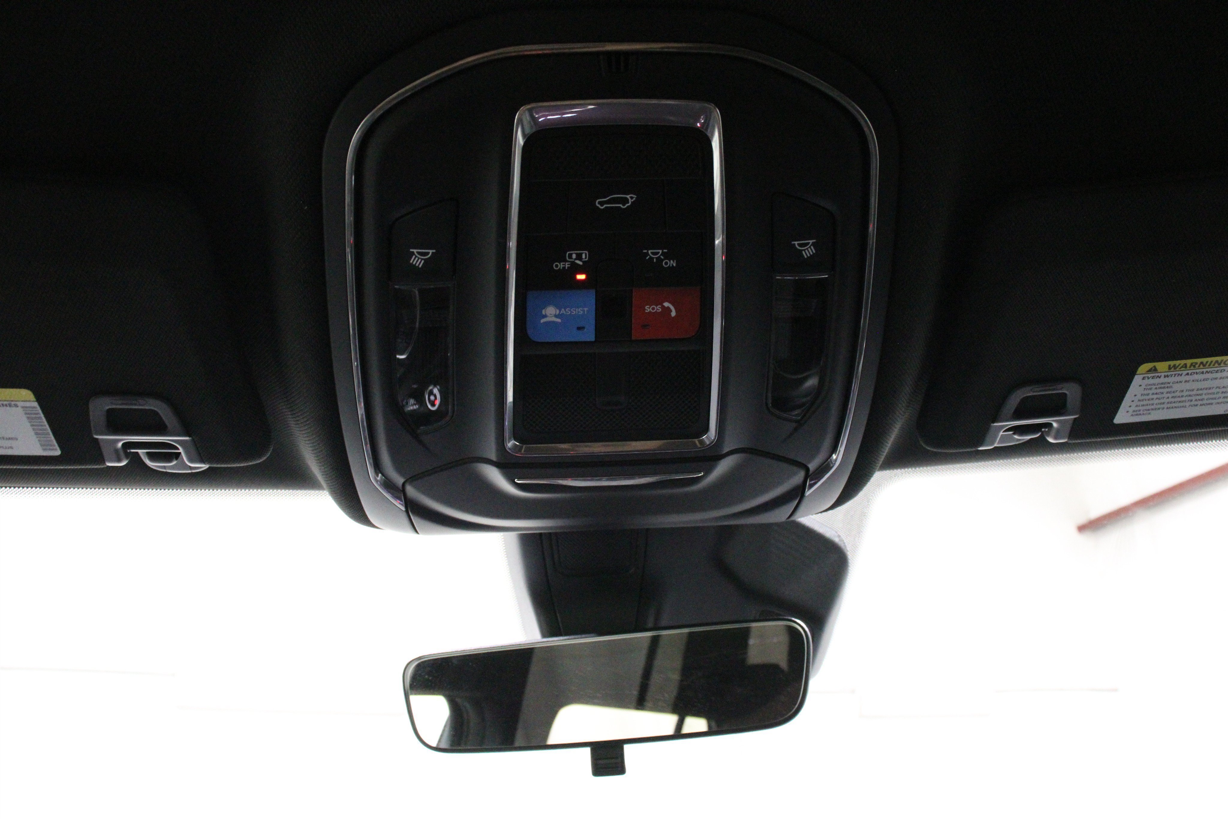 Used 2025 Silver Zynith Jeep Altitude image 24