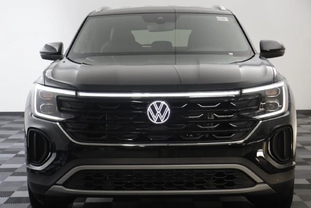 New 2026 Black Pearl Volkswagen SE w/Technology image 21