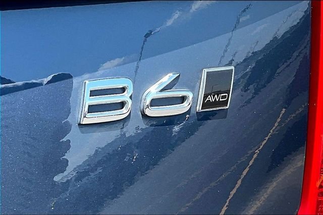 Used 2023 Blue Volvo B6 Plus 6-Seater image 23
