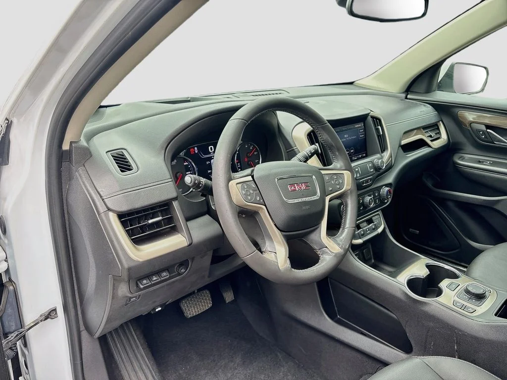 Used 2022 White GMC Denali image 9