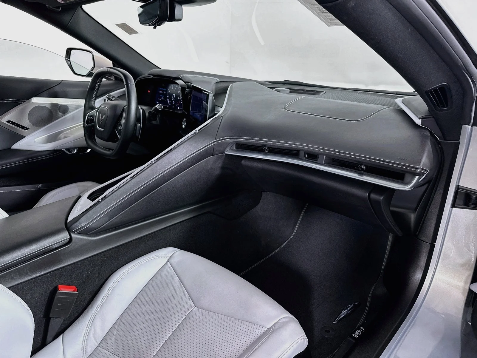 Used 2021 Silver Chevrolet Stingray image 28