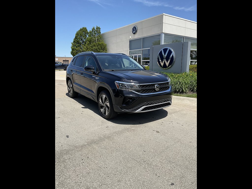2023 Volkswagen Taos 1.5T SE 4Motion's photo