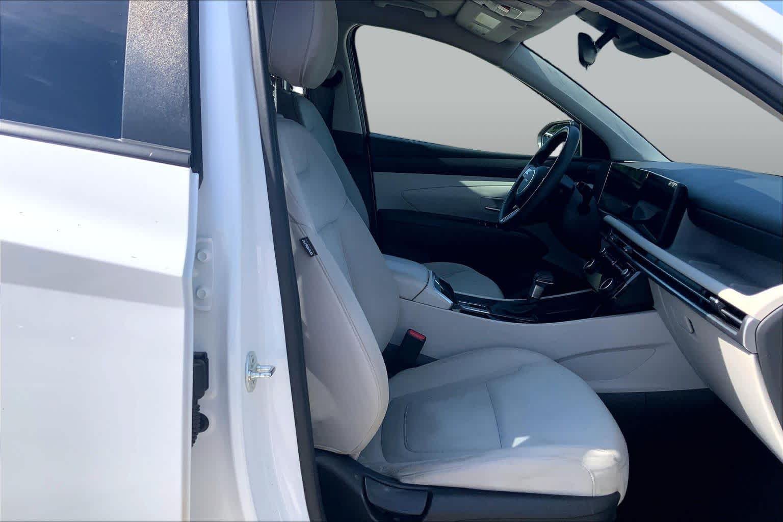 Used 2025 Serenity White Pearl Hyundai SEL image 9