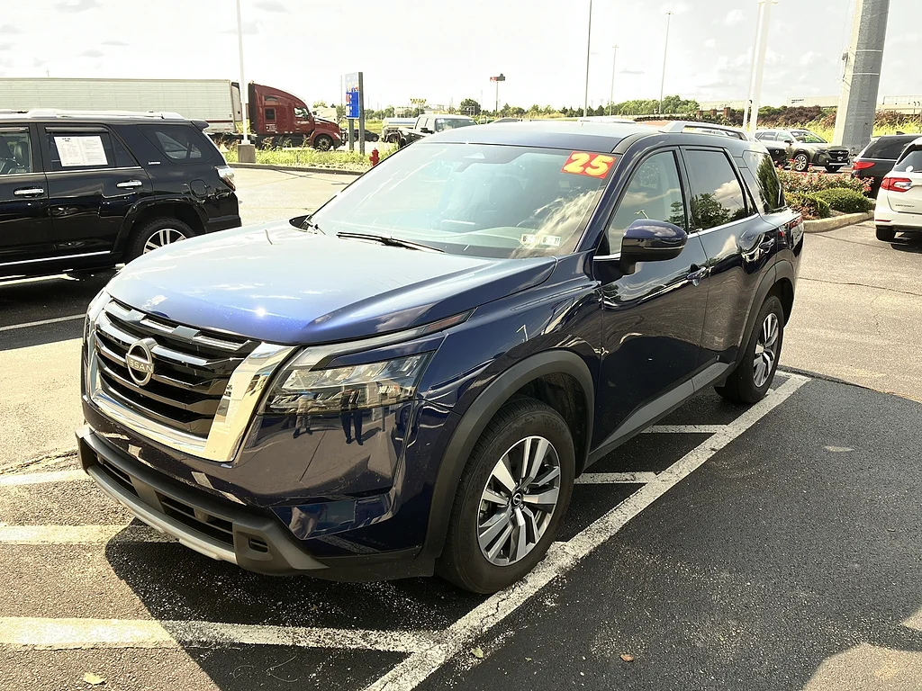 Used 2025 Deep Ocean Blue Pearl Nissan SL image 3