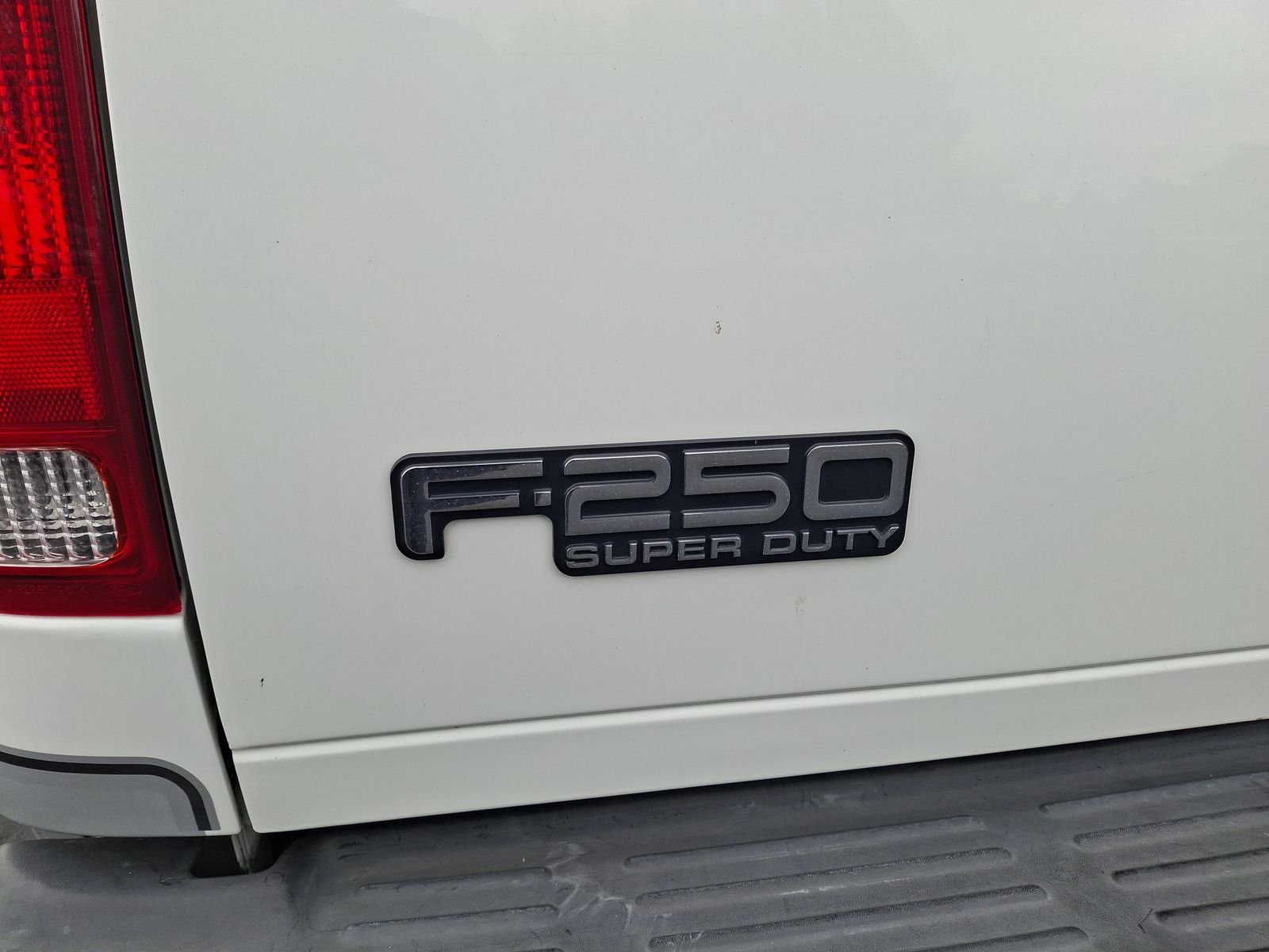 Used 2004 White Ford XL image 26