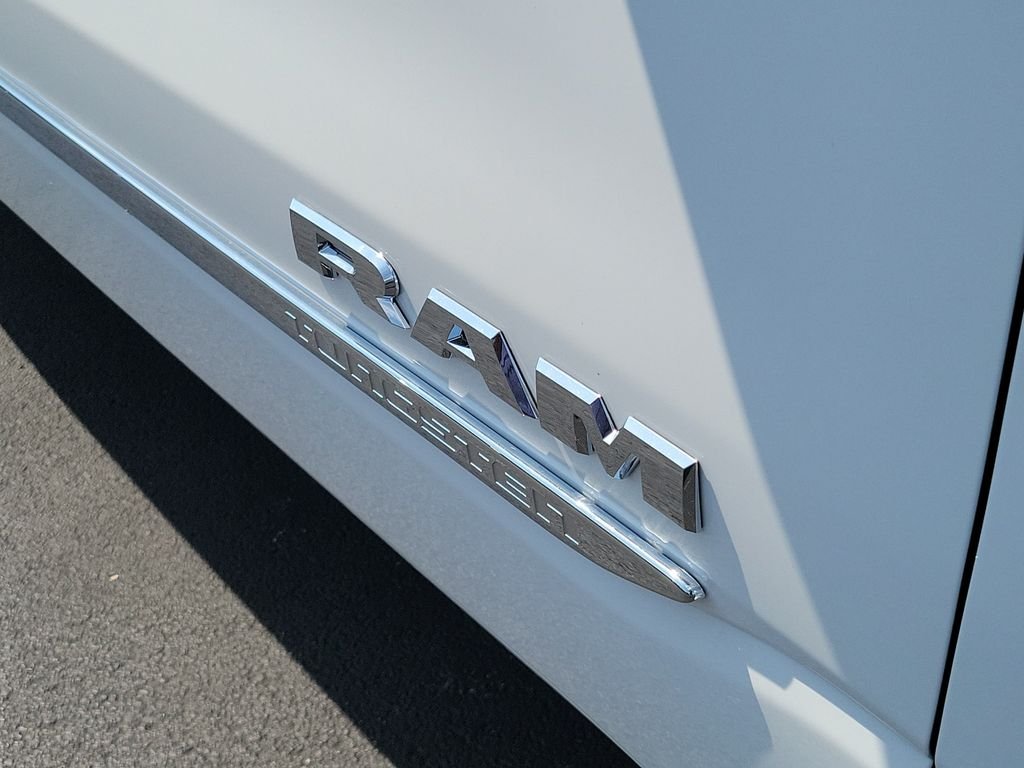 New 2026 Ivory White Tri-Coat Pearl-Coat Exterior Paint RAM Tungsten image 7