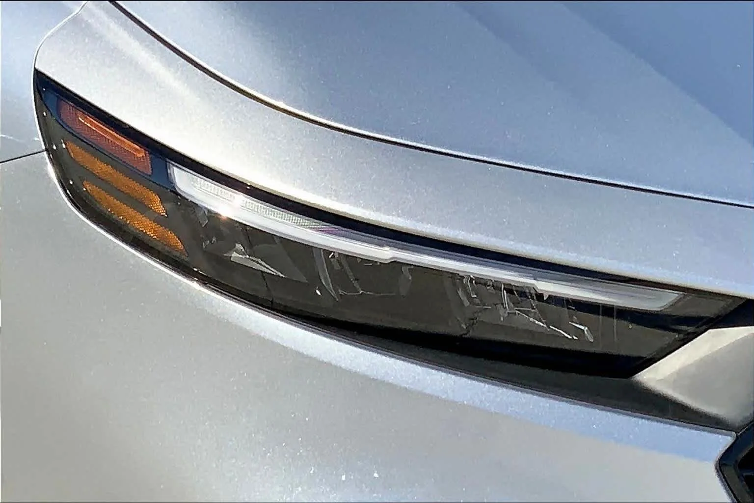 Used 2025 Solar Silver Metallic Honda SE image 18
