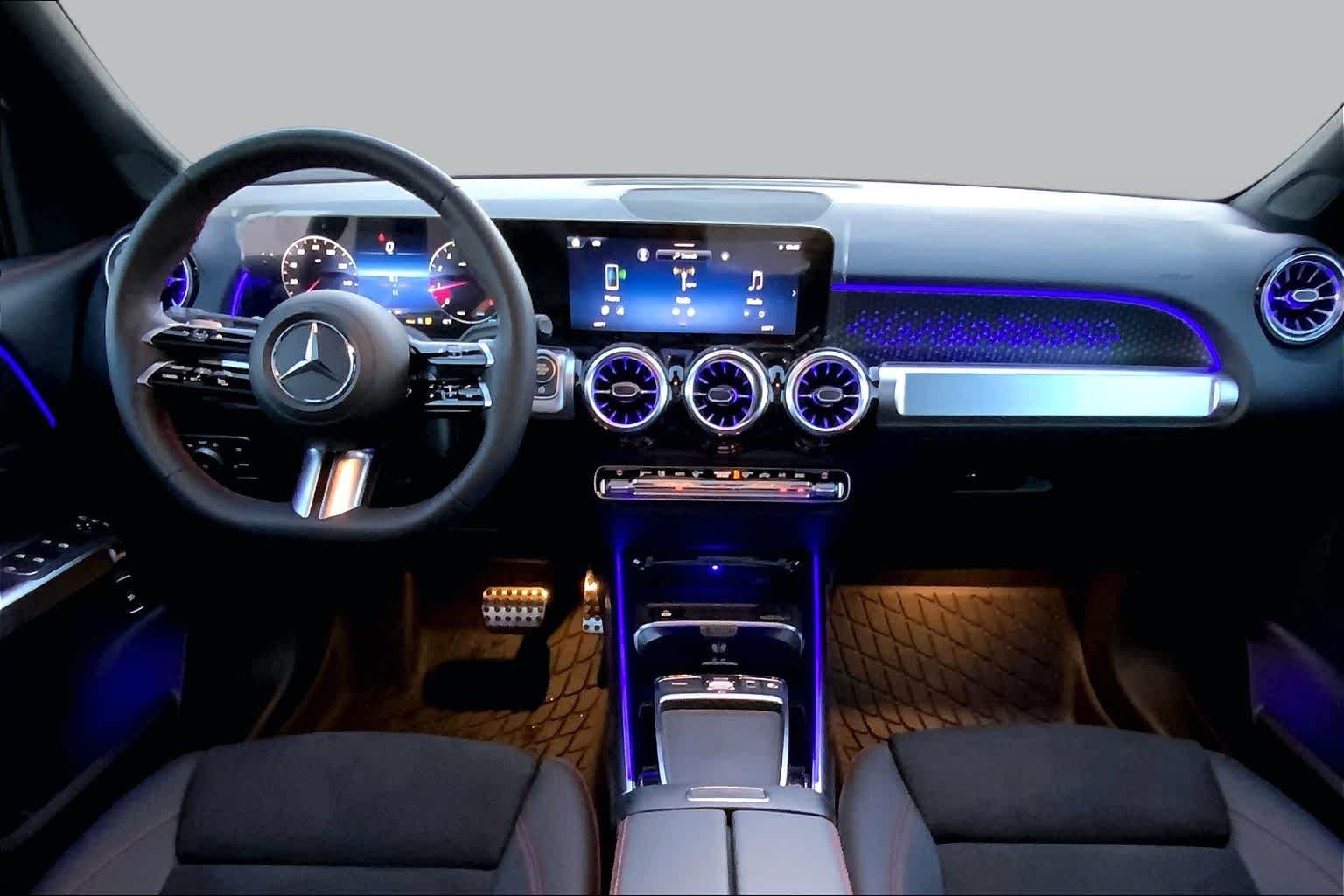 New 2026 Polar White Mercedes-Benz GLB 250 image 5