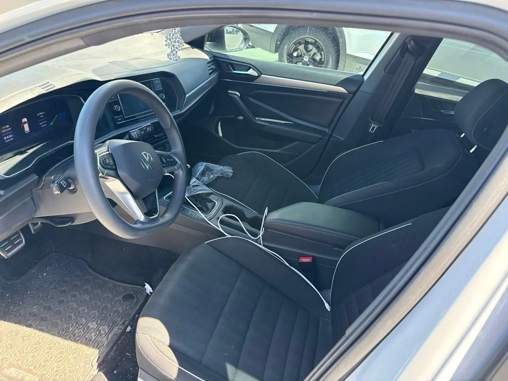 Used 2023 White Volkswagen 1.5T Sport image 3