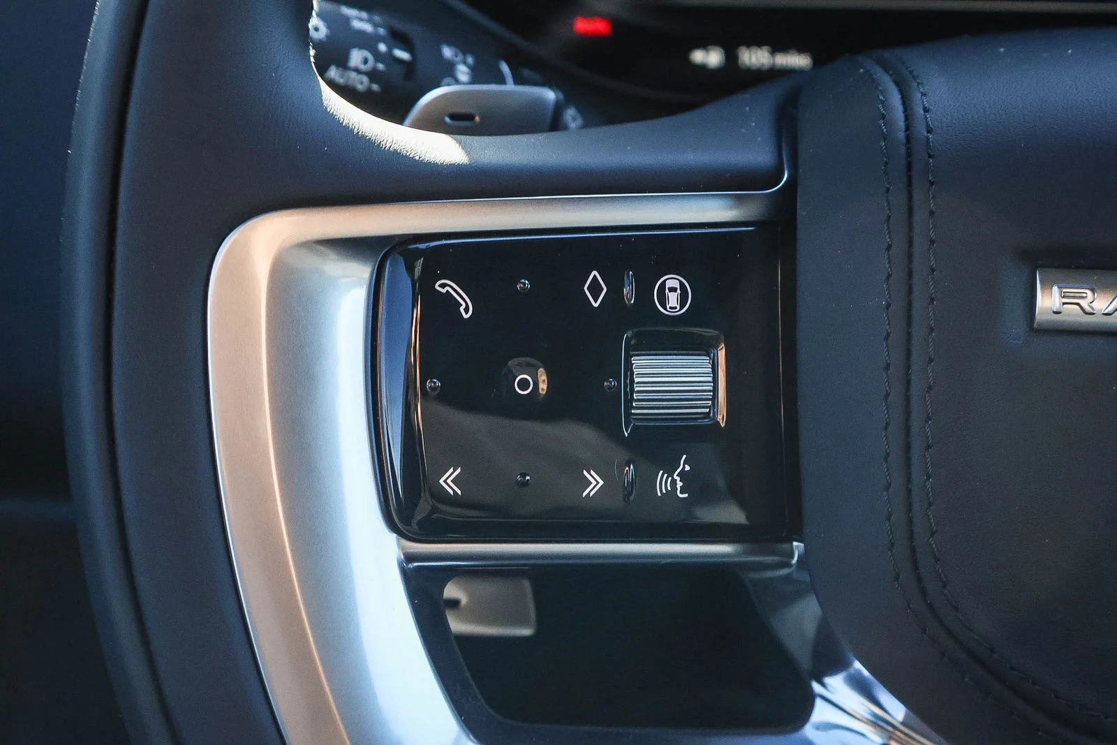 New 2026 Charente Grey Land Rover SE image 36