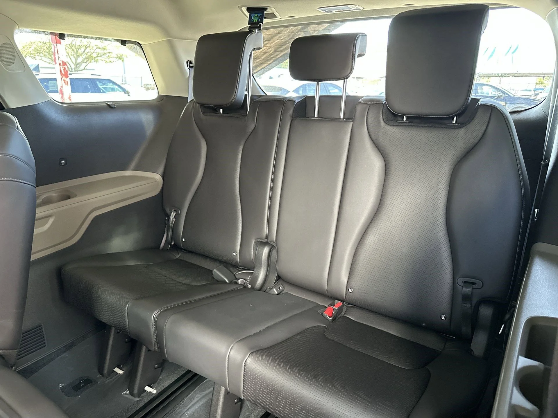 New 2026 Ivory Silver Kia EX image 24