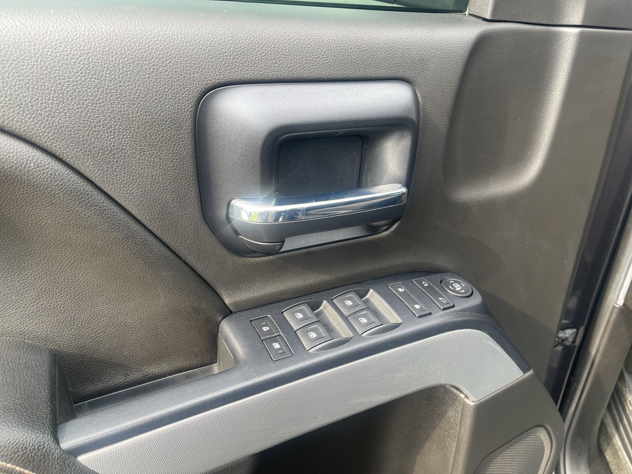Used 2014 TUNGSTEN METALLIC Chevrolet LT image 23