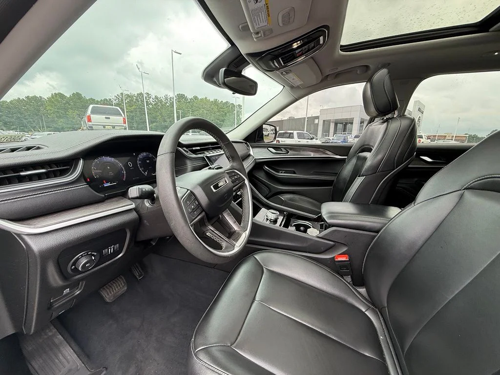 Used 2023 White Jeep Limited image 17