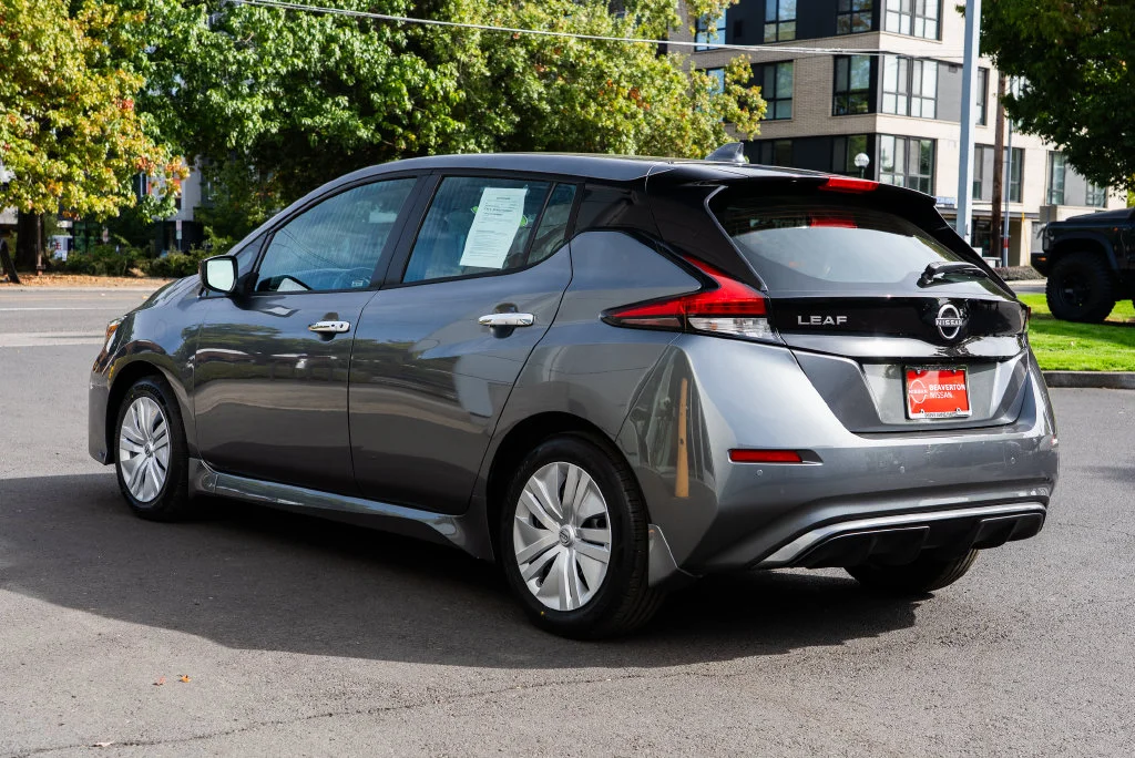 Used 2025 Gray Nissan S image 4