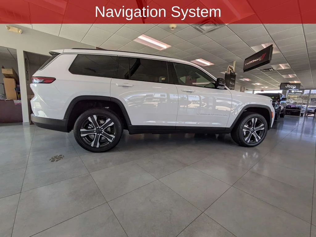 New 2027 Bright White Clear-Coat Paint Jeep Limited image 5