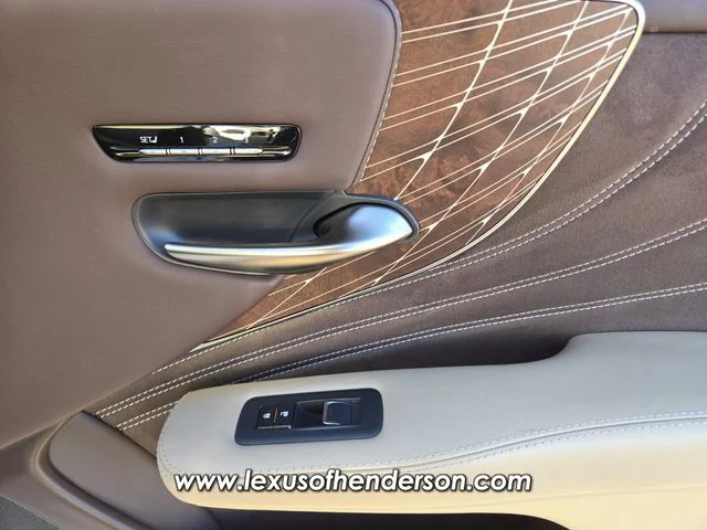Used 2018 White Lexus 500 Base image 18