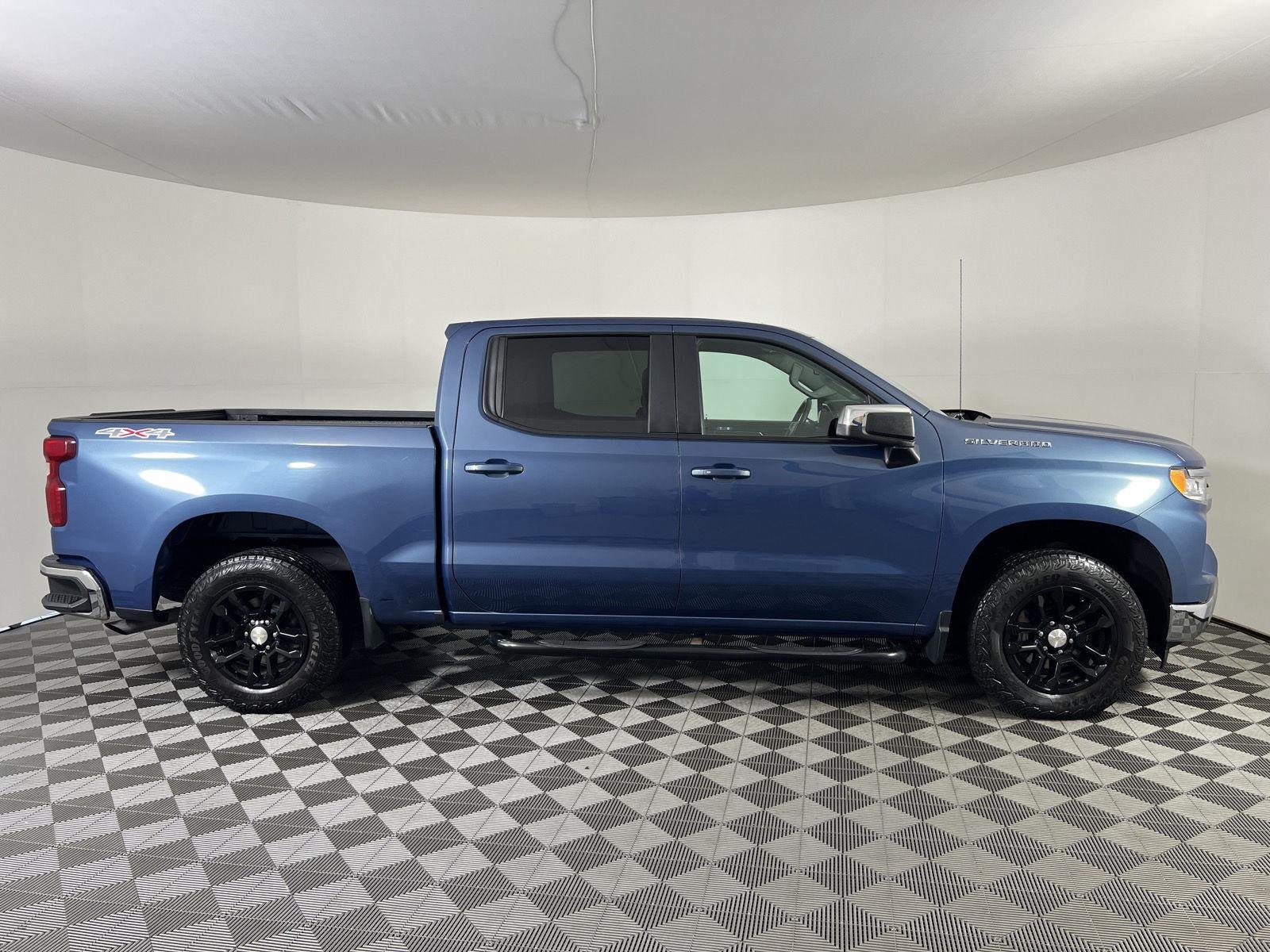Used 2024 Lakeshore Blue Metallic Chevrolet LT image 23