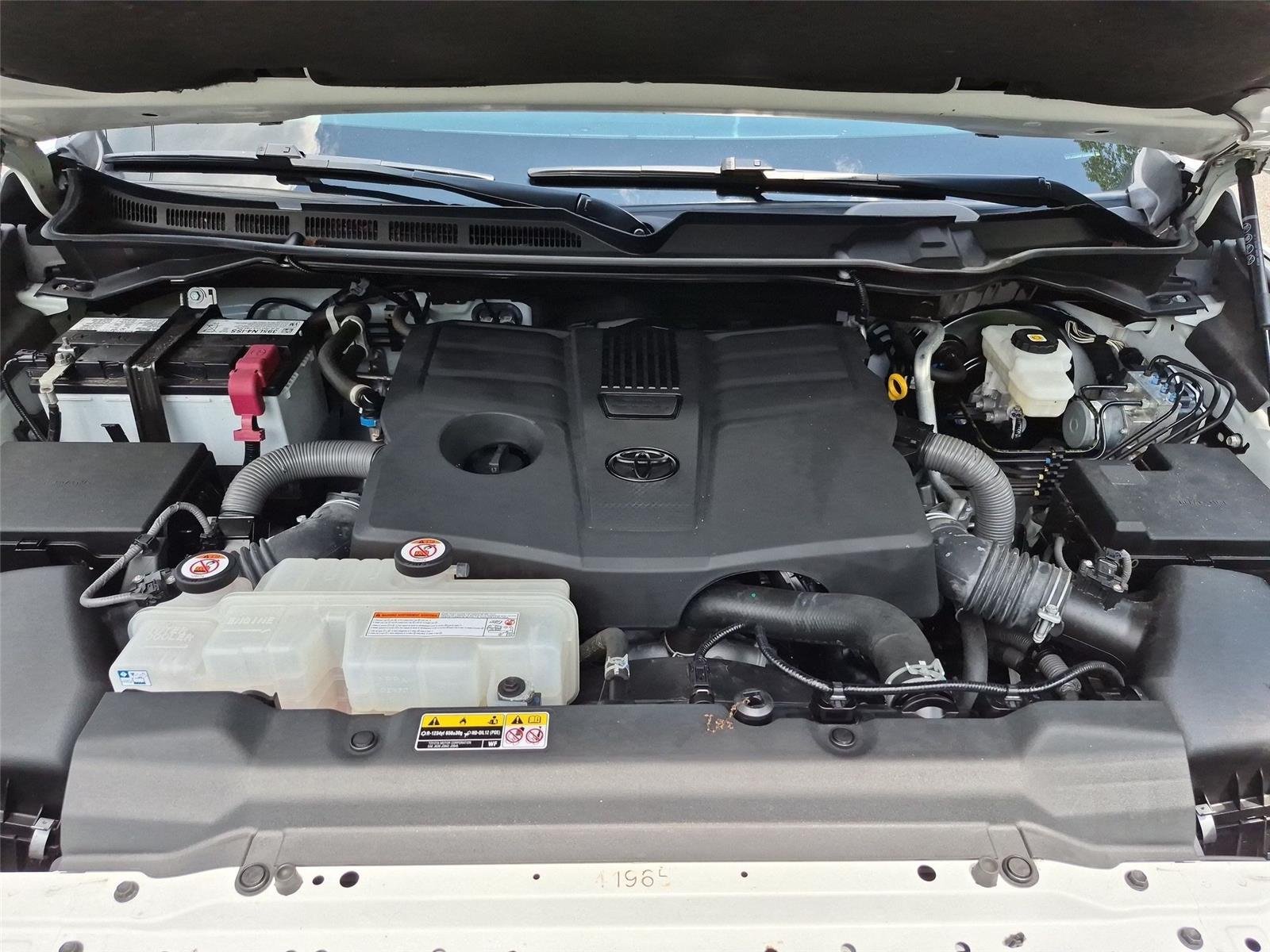 Used 2023 Ice Cap Toyota SR5 image 38
