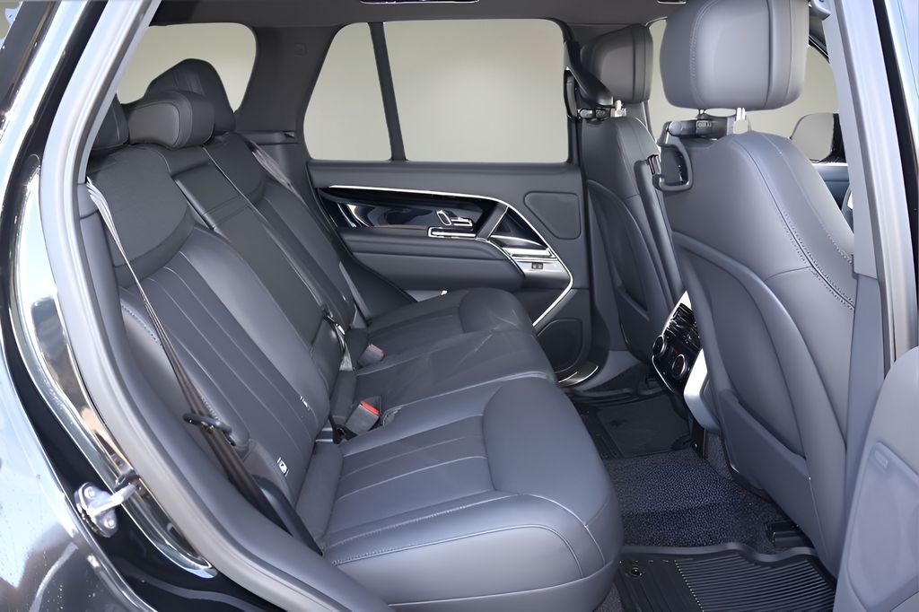 New 2026 Santorini Black Land Rover SE image 16