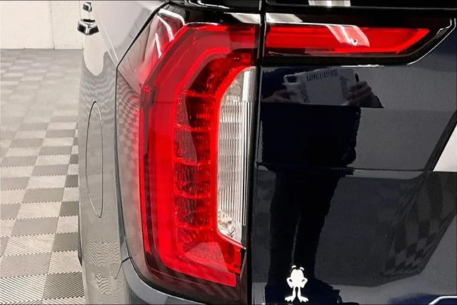 2023 GMC Yukon Denali - Photo 37