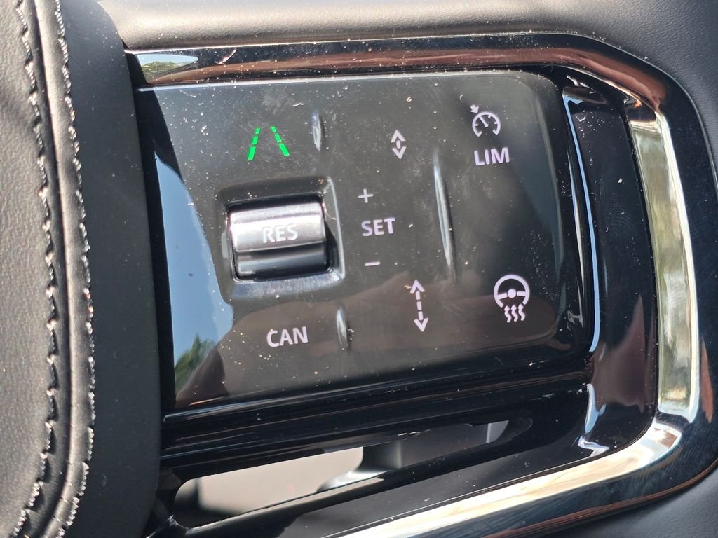 New 2026 Fuji White Land Rover Dynamic se image 27