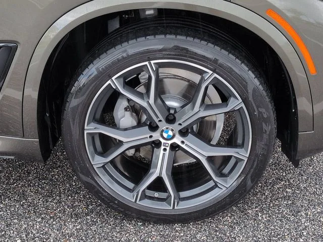 Used 2022 Green BMW xDrive40i image 11