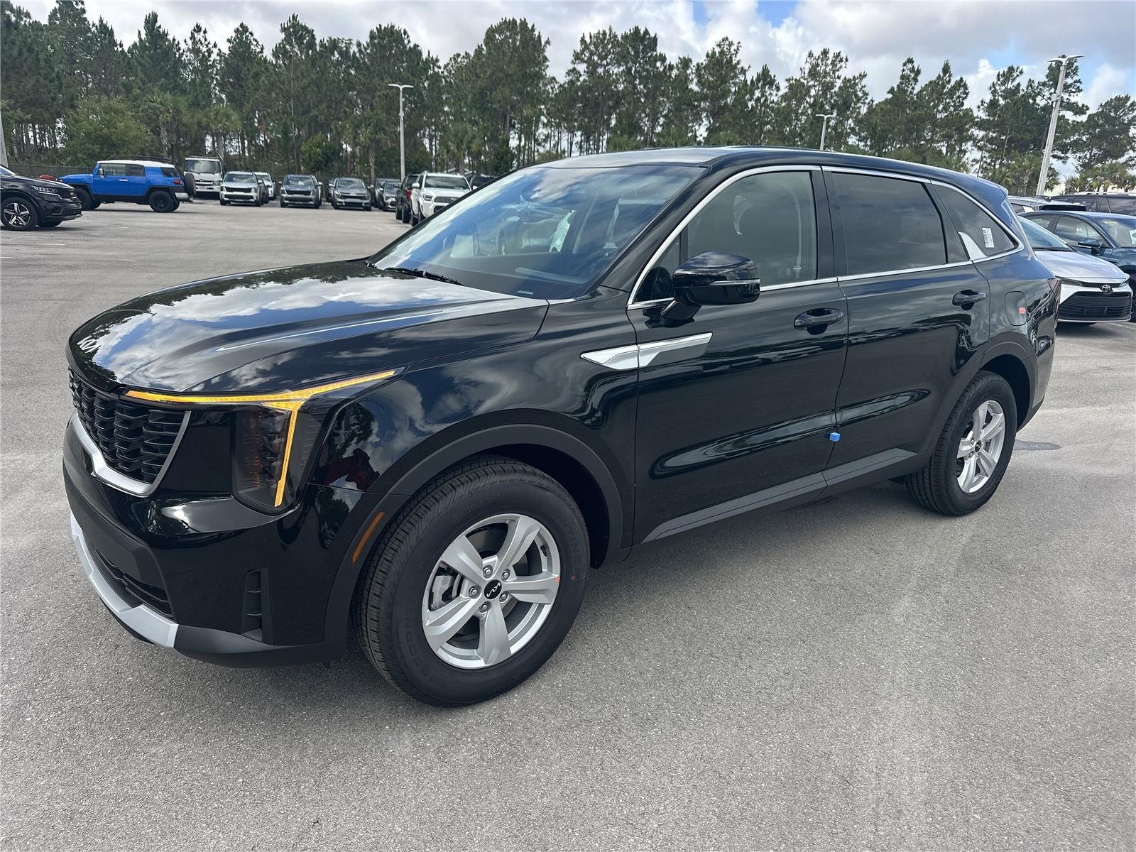 2026 Kia Sorento LX AT's photo