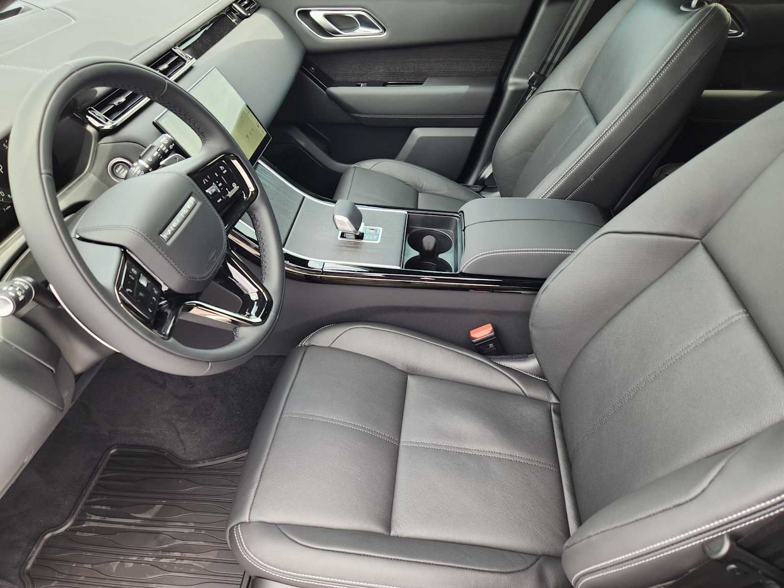 New 2026 Ostuni Pearl White LAND ROVER Belgravia Edition image 12