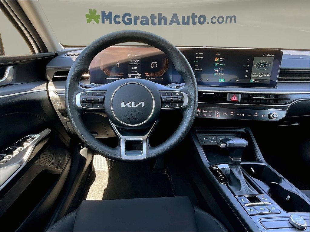 Used 2025 White Kia LXS image 10