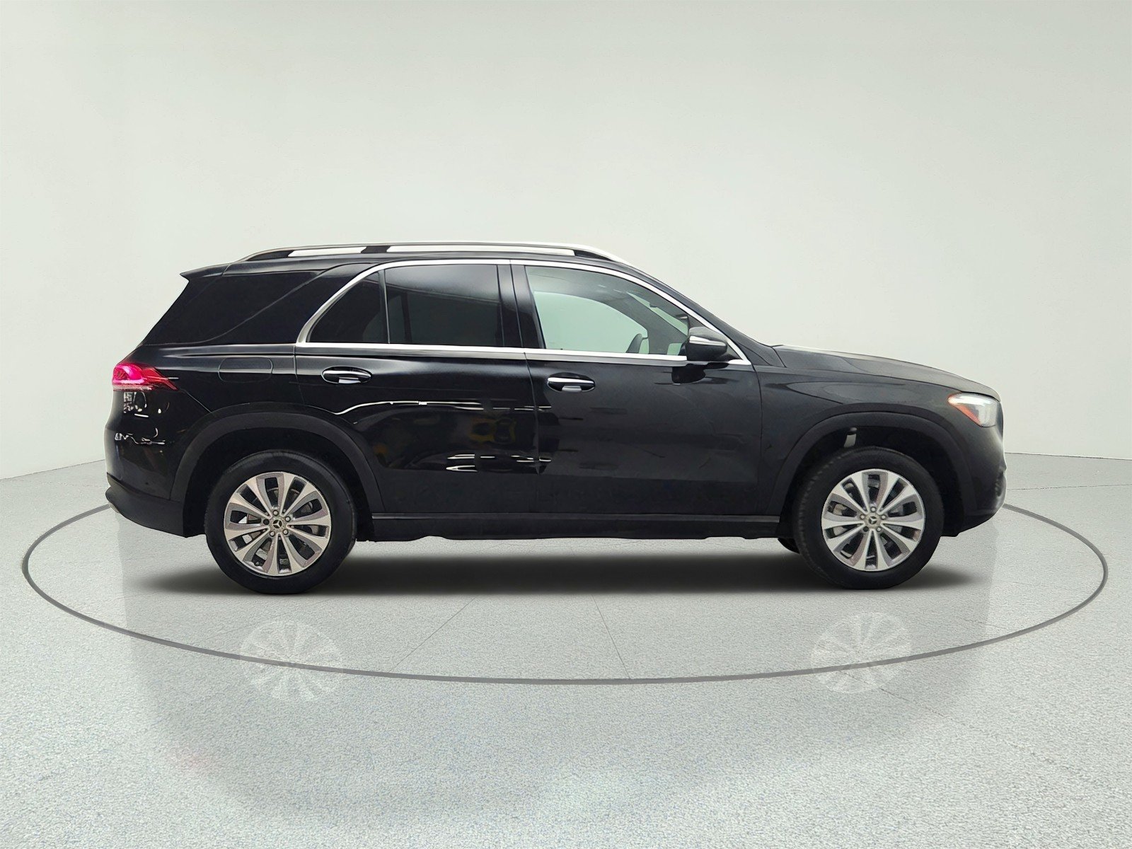 Certified Used 2022 Black Mercedes-Benz GLE 350 SUV image 4