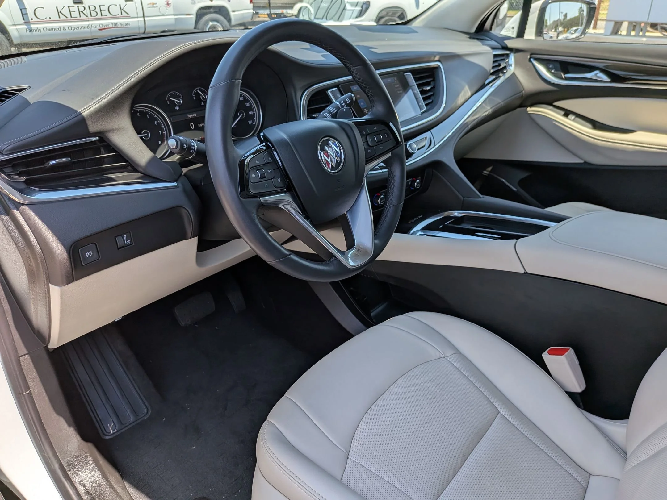 Used 2023 Summit White Buick Essence image 9