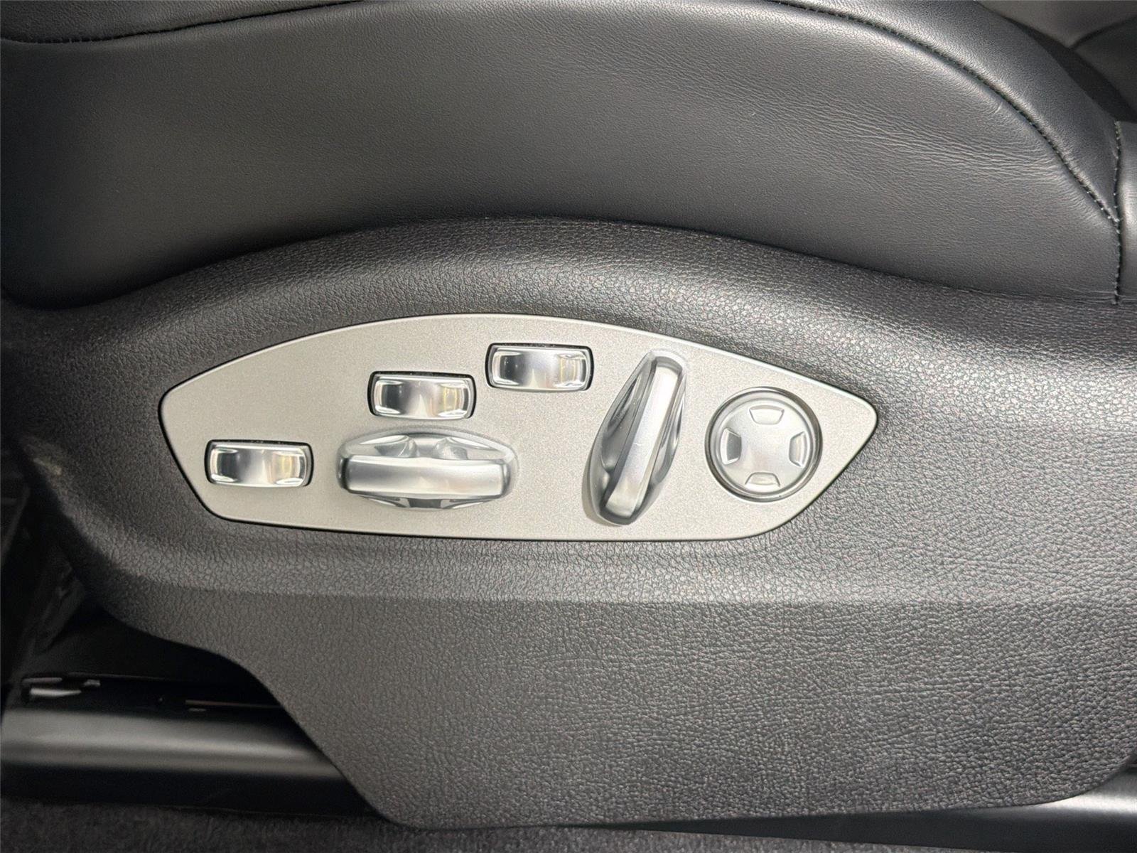 2025 Porsche Macan S - Photo 32