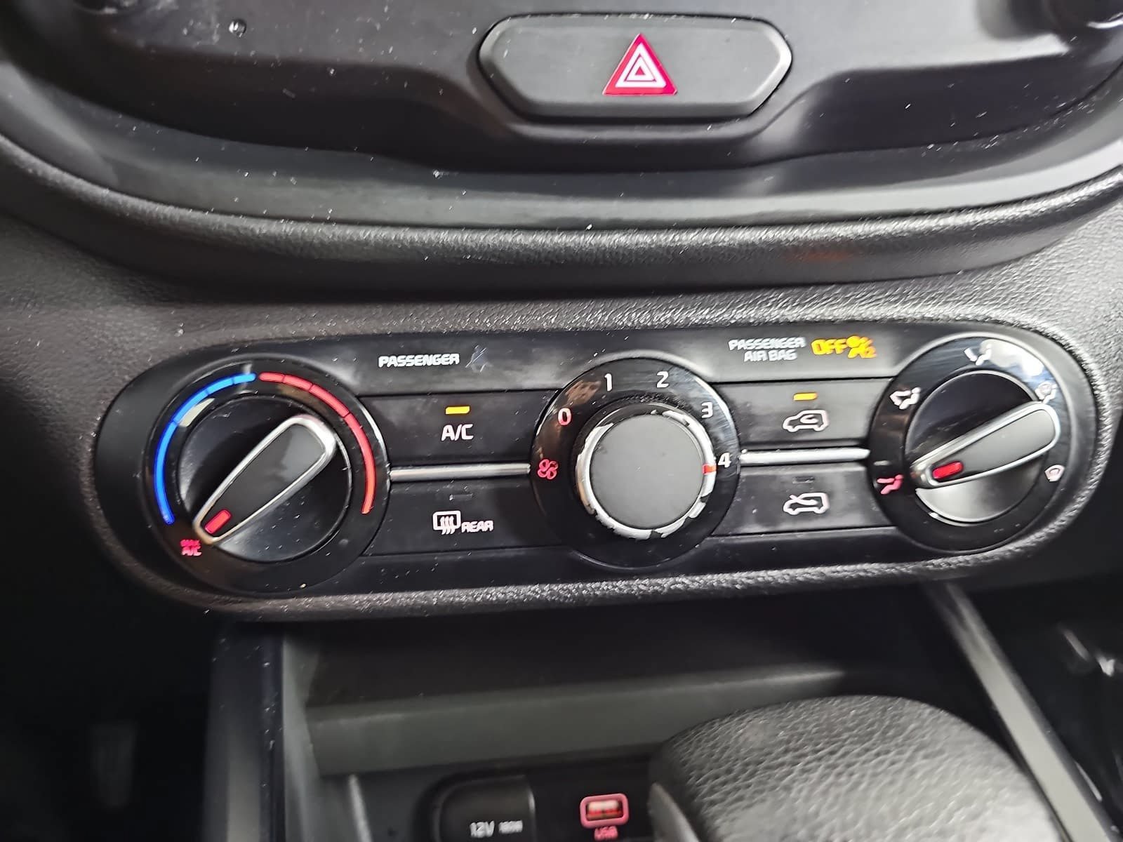 Used 2020 White Kia S image 21
