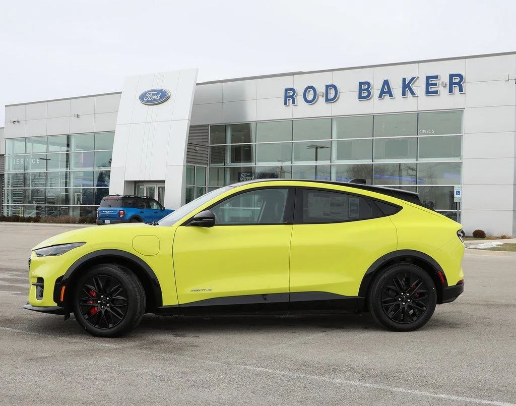 2025 Ford Mustang-Mach-e Premium's photo