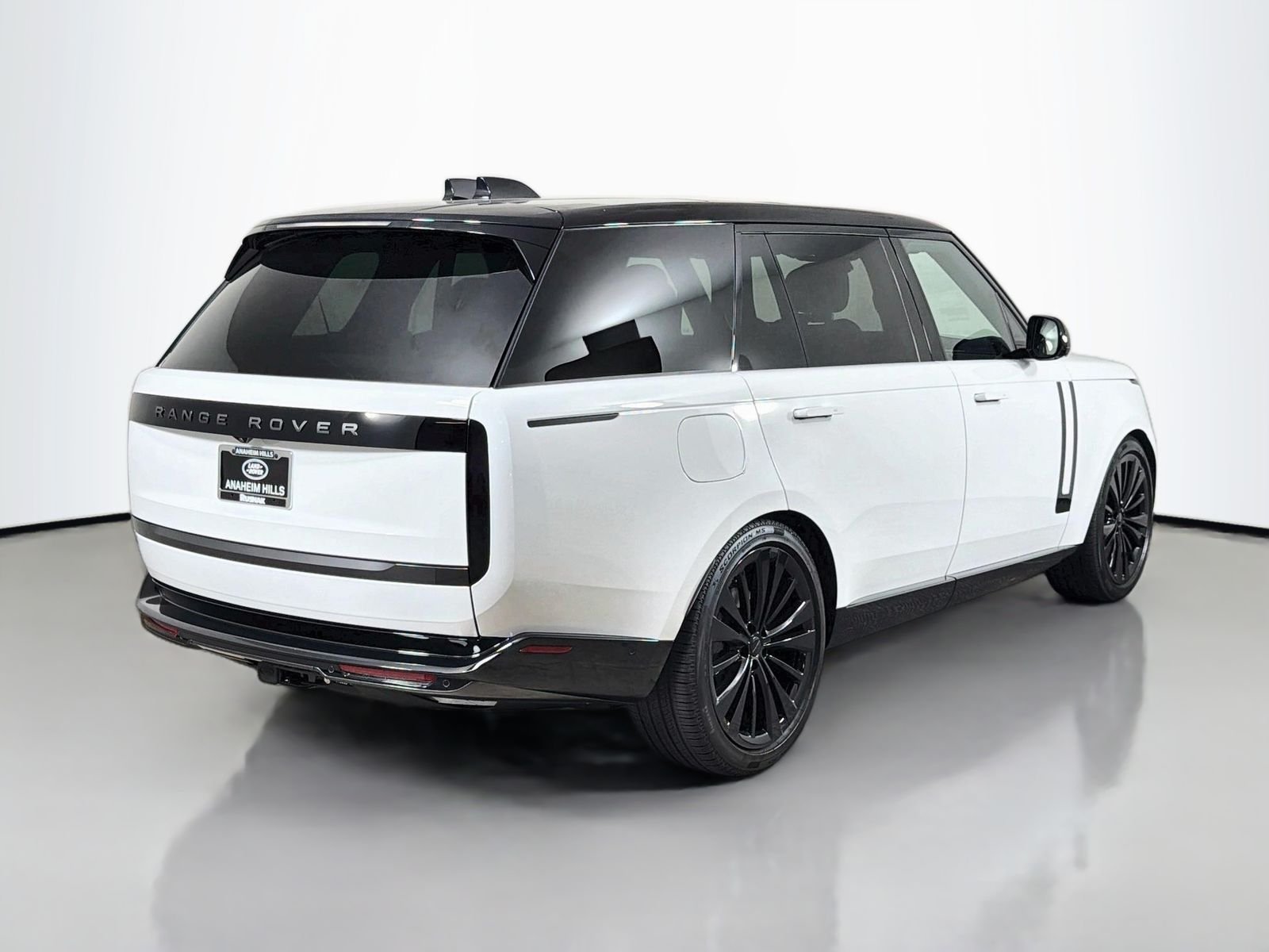 New 2026 Fuji White LAND ROVER SE 7 Seats image 5