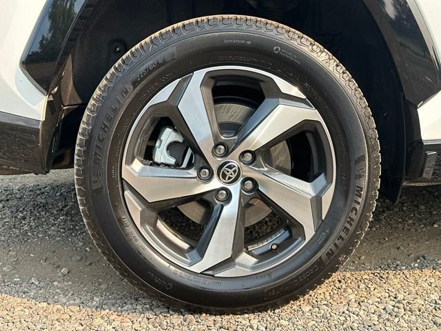 Used 2023 Ice Toyota SE image 18